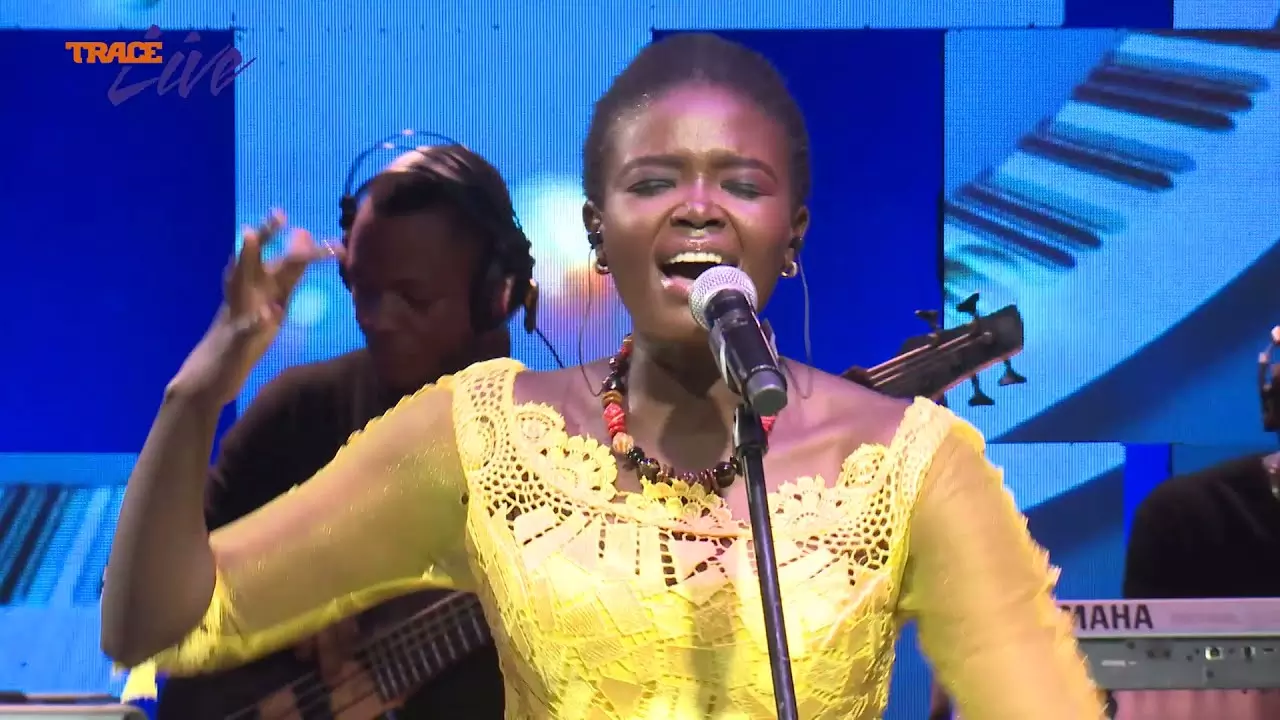 EUNICE NJERI - Umeniweza (TRACE LIVE) - YouTube